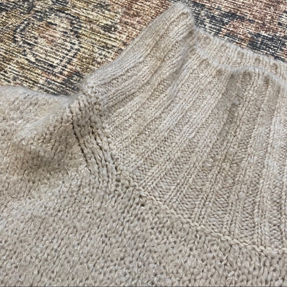 H&M Sweater - Picture 3 of 4